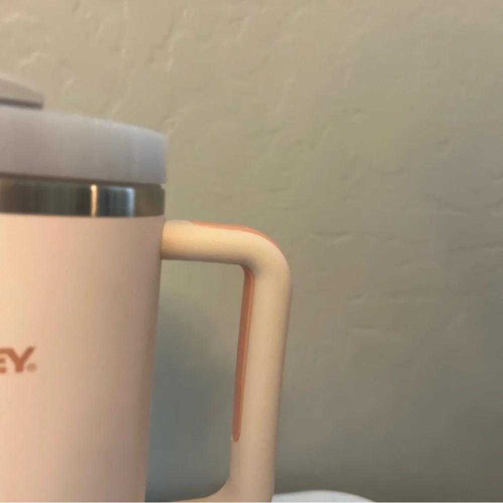 Stanley Rose Quartz Quencher H2O flowstate tumbler 40 oz Travel Mug with Handle - Picture 5 of 14